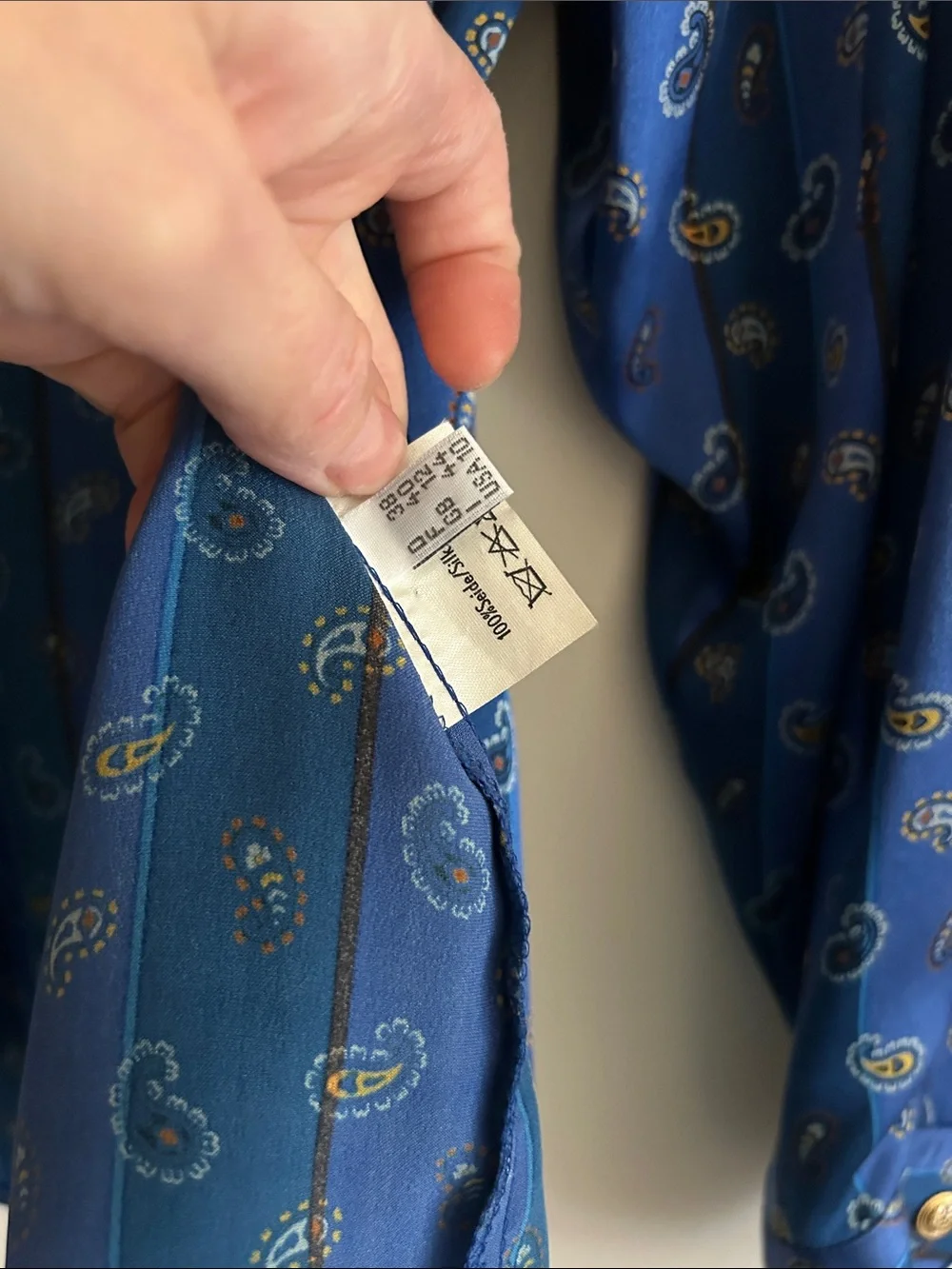 Vintage lightweight button